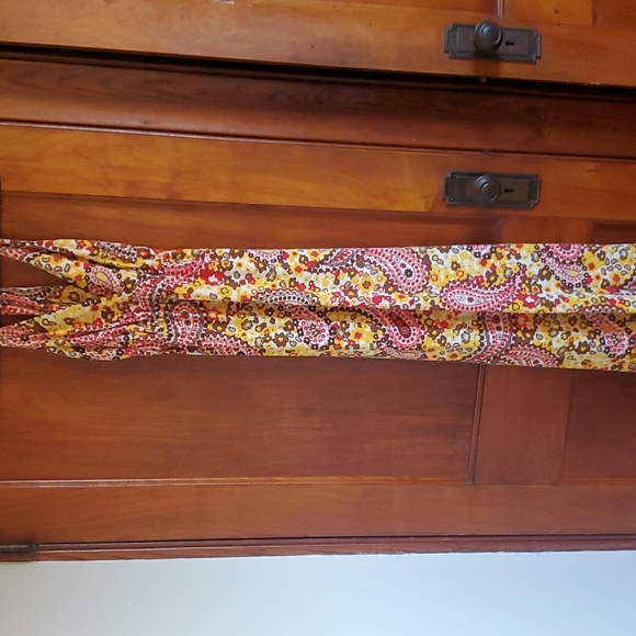 Vibrant Dress! - Picture 2 of 7